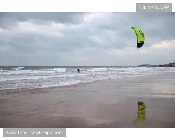 “东桃花岛：缆绳滑水让水上运动焕发新光彩”